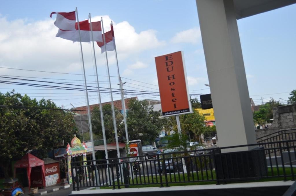 Edu Hostel Yogyakarta Ngoại thất bức ảnh