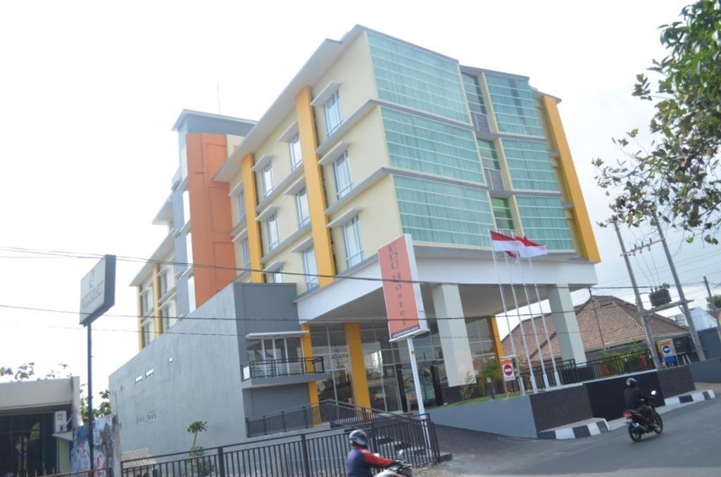 Edu Hostel Yogyakarta Ngoại thất bức ảnh