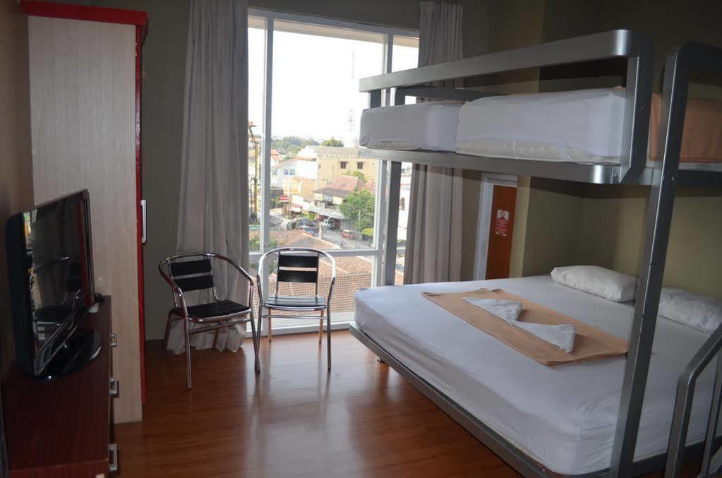 Edu Hostel Yogyakarta Ngoại thất bức ảnh